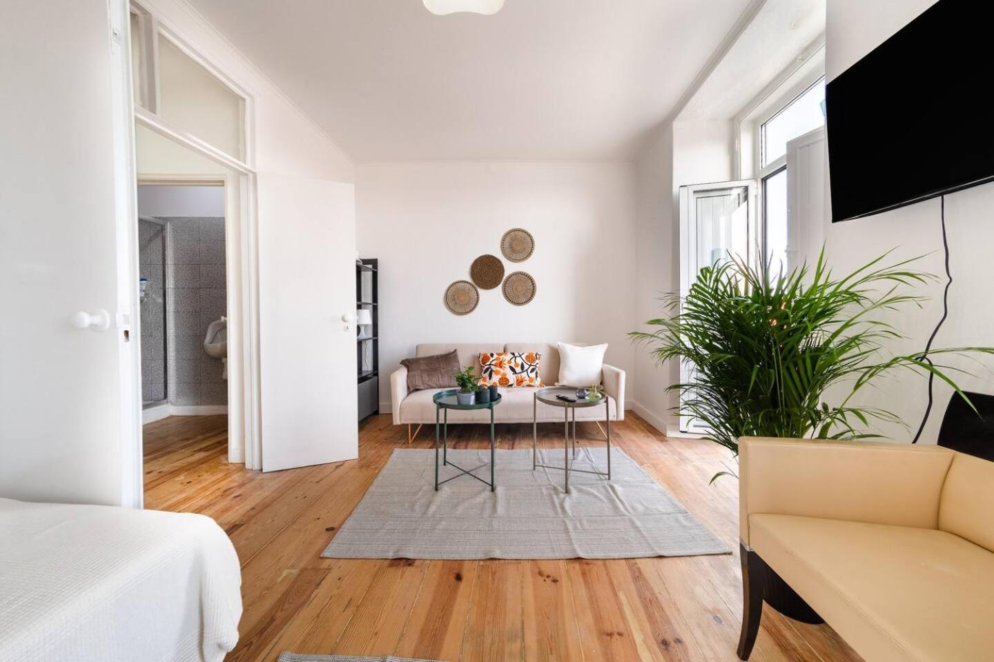 Riverfront Elegance 41Br Spacious Retreat Apartment