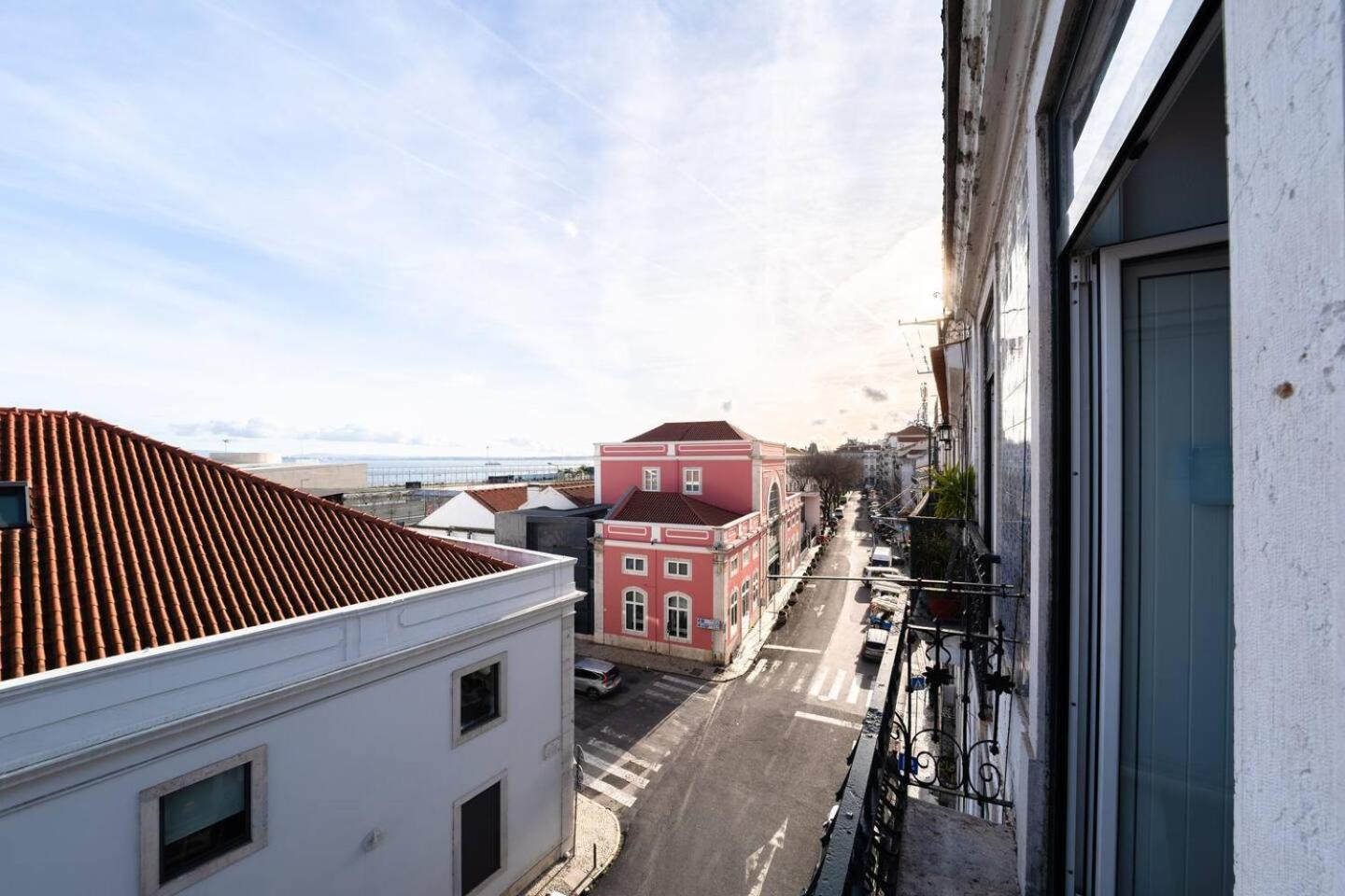 Riverfront Elegance 41Br Spacious Retreat Lisbon