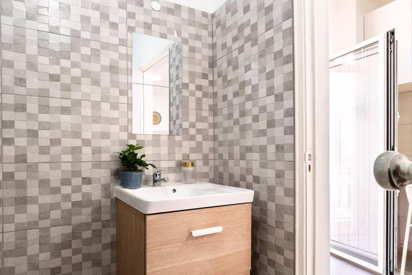 Riverfront Elegance 41Br Spacious Retreat Apartment Lisbon