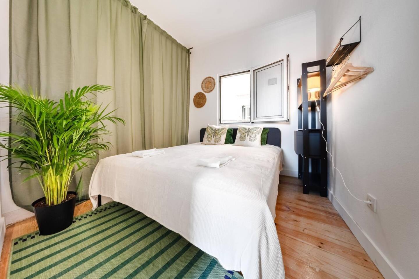 Apartment Riverfront Elegance 41Br Spacious Retreat Lisbon