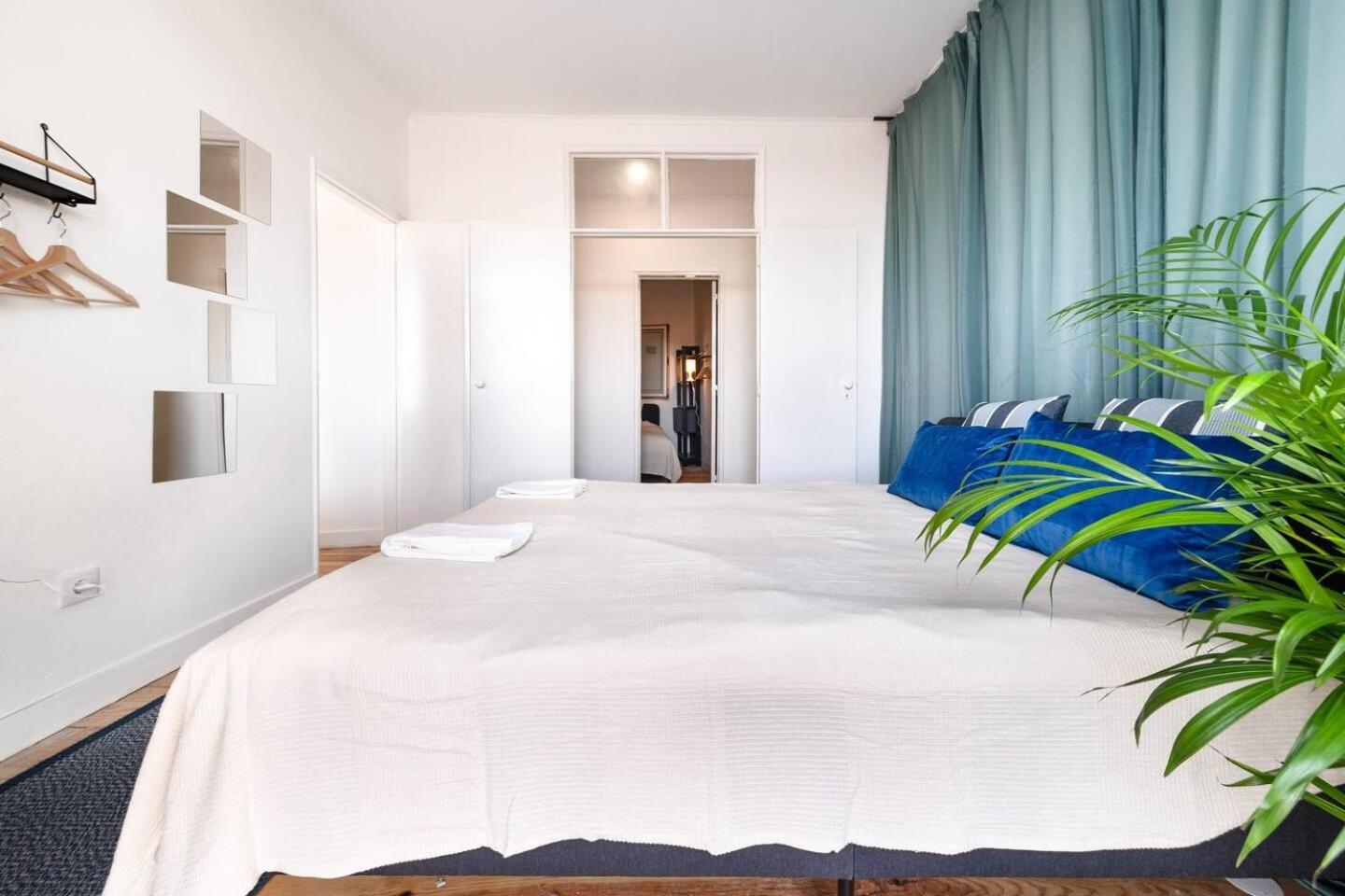 Riverfront Elegance 41Br Spacious Retreat Lisbon